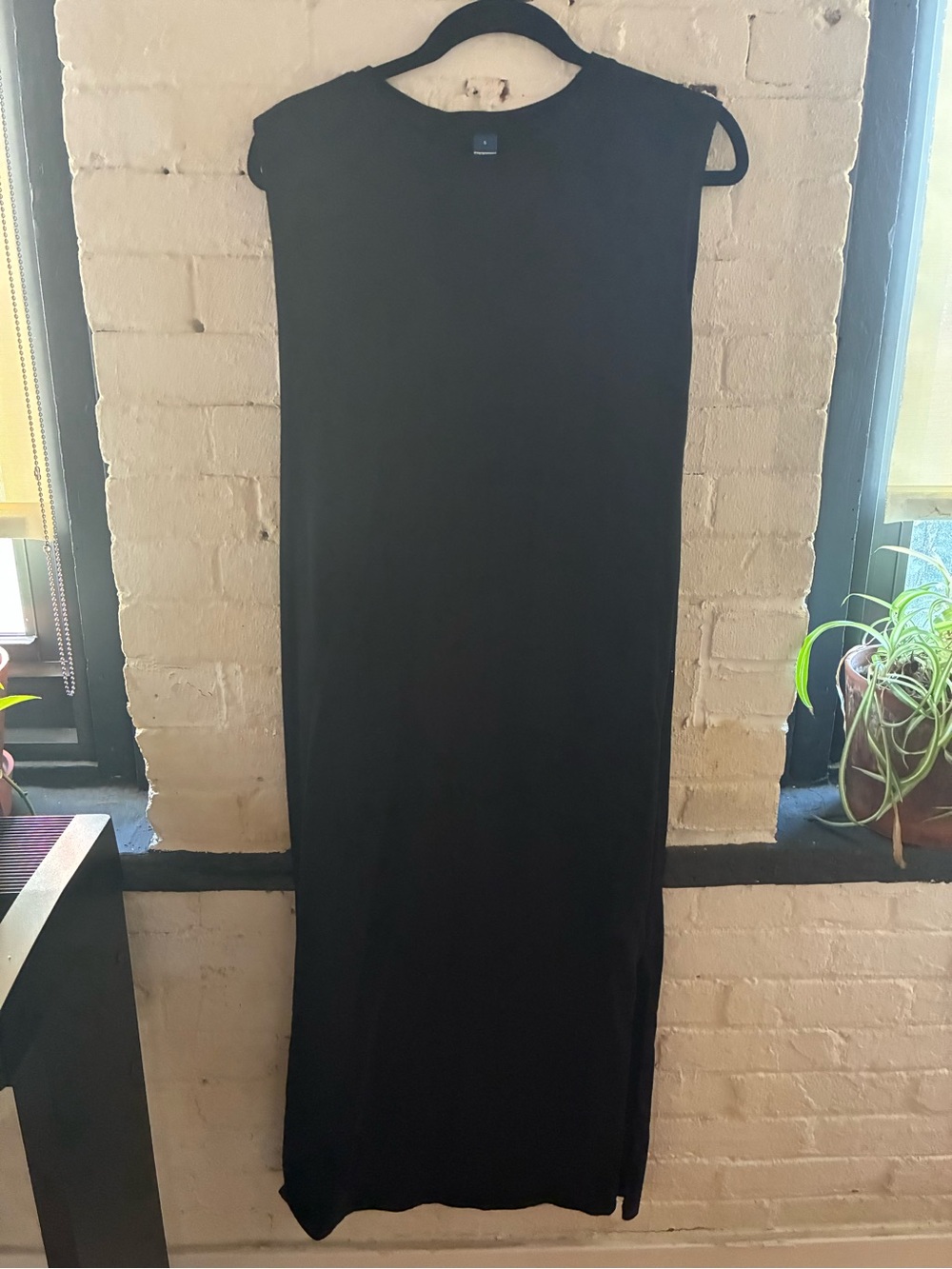 Classic Black Sleeveless Maxi Tee-Shirt Dress